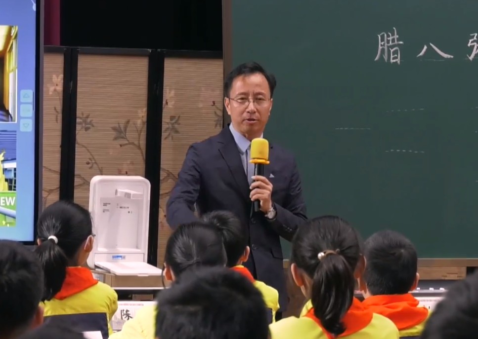 何小青，《腊八粥》，六年级下册，第一单元