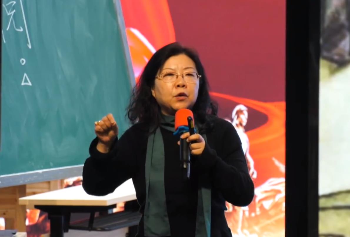 张咏梅，讲座：《革命文化题材课文学习目标的设计》