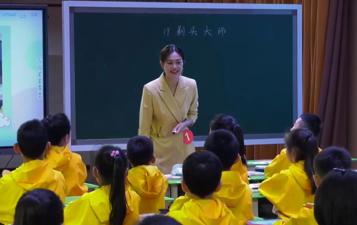 曾庆，《剃头大师》，三年级下册，第五单位