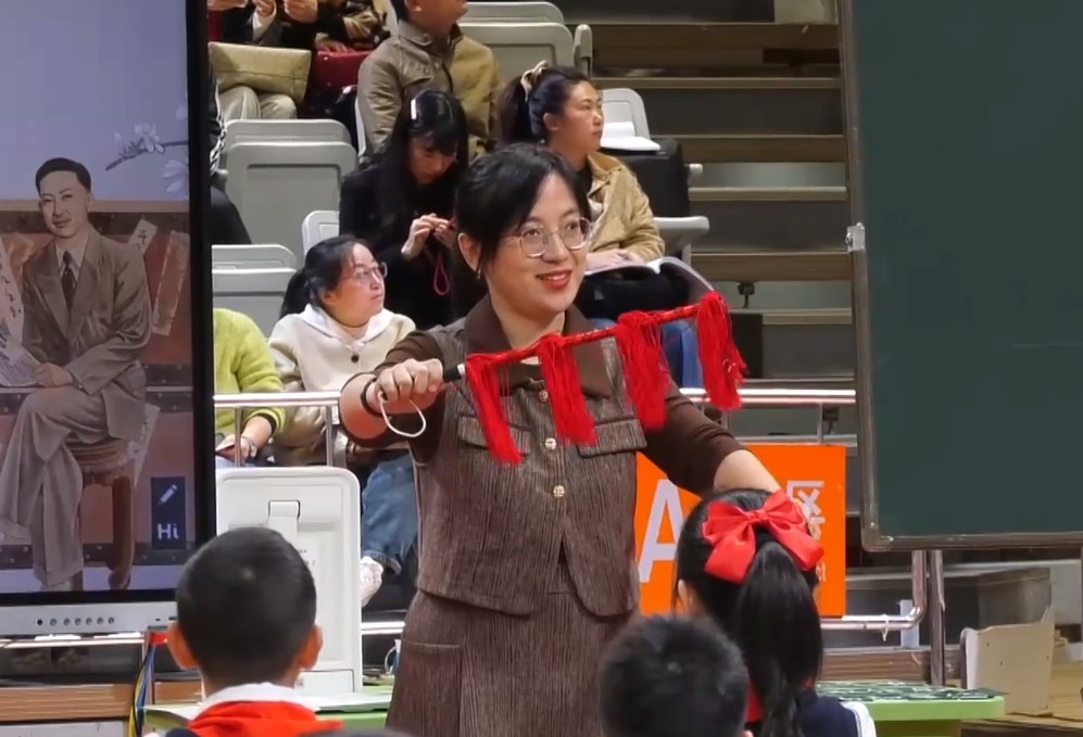王晓群，《梅兰芳蓄须》，四年级上册，第七单元