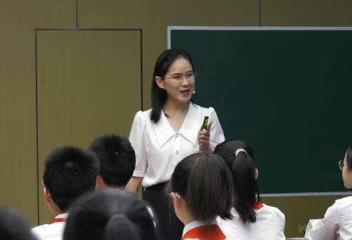秦建英，《插上科学的翅膀飞》，六年级下册习作，第五单位
