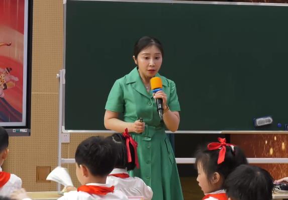 黄莺，《羿射九日》，二年级下册，第八单元