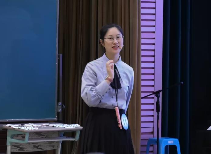 万雯，《花儿与少年》，五年级上册，第六单元，湘教版