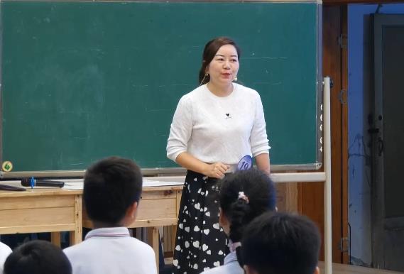 熊超，《打秋千》，三年级下册，湘艺版